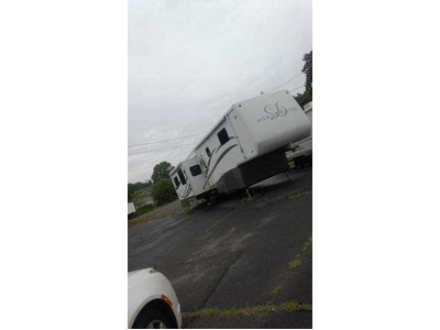 2004 36� Double Tree Mobile Suite w/3 sl