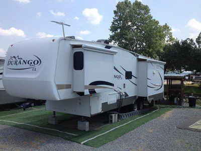 2008 35� K-Z Durango w/3 slides