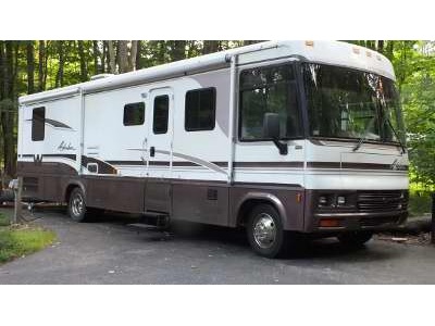 2000 Winnebago Adventurer w/2 slides