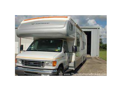 2007 Fleetwood Jamboree 31M w/2 Slide-Ou