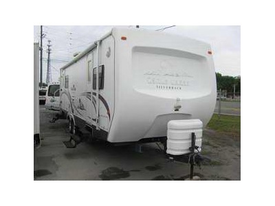 2004 FOREST RIVER CEDAR CREEK SILVERBACK
