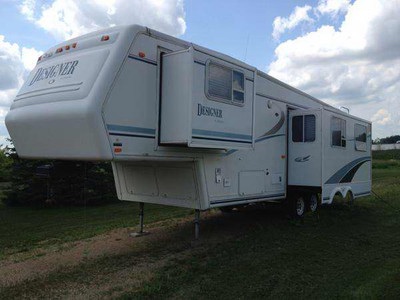 2000 32� Jayco Designer w/2 slides