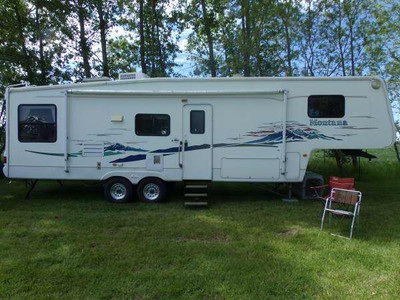 2003 32� Keystone Montana w/2 slides