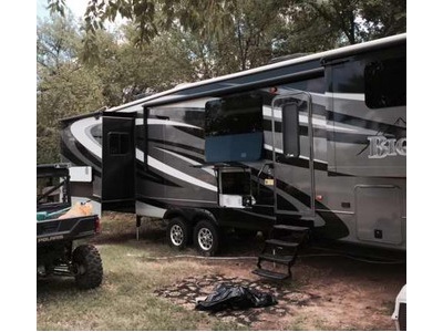 2014 38.5� Keystone Big Sky Montana w/5 