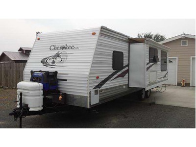 2007 28� Cherokee Grey Wolf w/slide