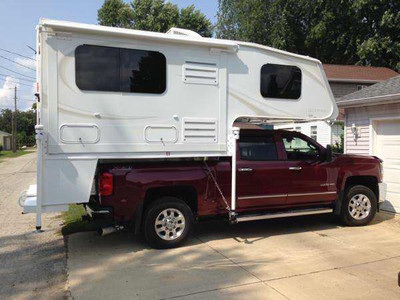 2015 9� Travel Lite Illusion 900 SBSL