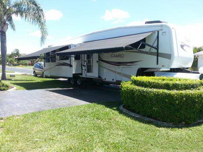 2011 39� Carriage Cameo w/3 slides