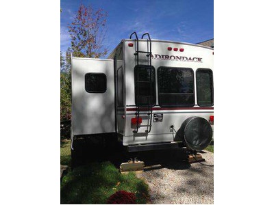 2004 27� Thor Adirondack w/slide