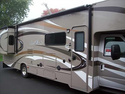 2014 31� Thor Four Winds w/2 slides
