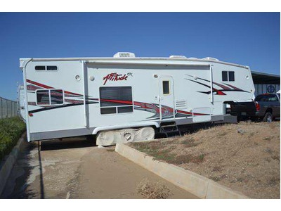 2009 33� Eclipse Attitude FSK w/2 slides