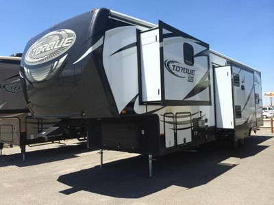 2015 43� Heartland Torque SS w/3 slides
