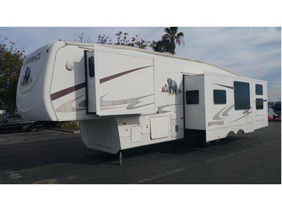 2007 36� Cedar Creek Silverback w/3 slid