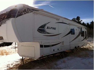 2010 40� Keystone Alpine w/3 slides