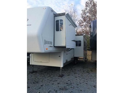 2003 33� Jayco Designer w/2 slides