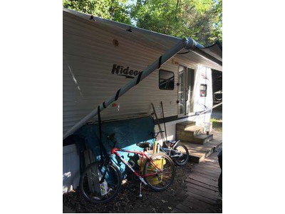 2009 38.5� Keystone Hideout w/2 slides