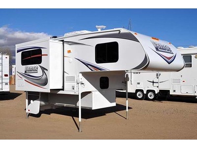2016 17.8� Lance 855S w/slide