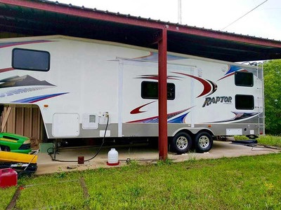 Financing! 2009 Keystone Raptor w/slide