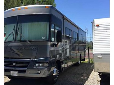 Financing! 2005 Winnebago Adventurer w/2