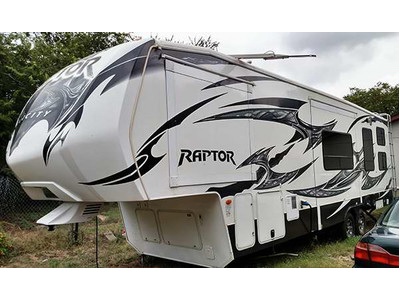 Financing! 2012 Keystone Raptor w/2 slid