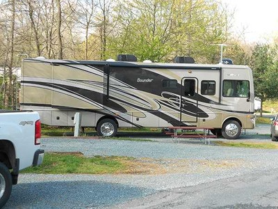 Financing! 2011 Fleetwood Bounder w/2sli