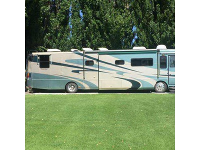 Financing! 2003 Safari Zanzibar w/3 slid
