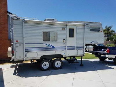 2003 Skyline Nomad Lite Fifth Wheel