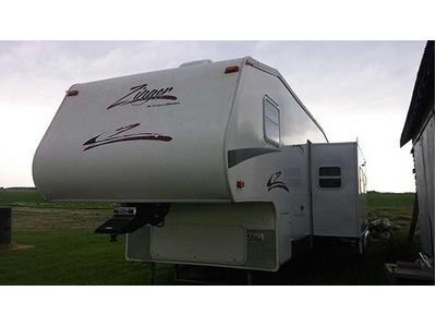 Financing! 2007 Crossroads Zinger w/slid