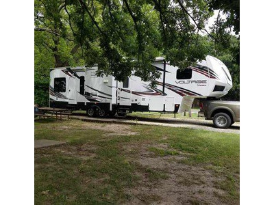 Financing! 2104 Dutchmen Voltage w/3 sli
