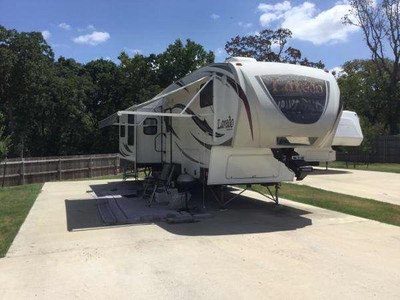 Financing! 2012 Keystone Laredo w/3 slid