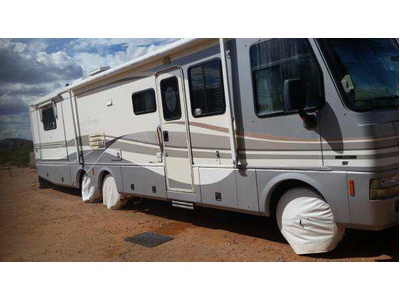 1999 Fleetwood Pace Arrow w/2 slides