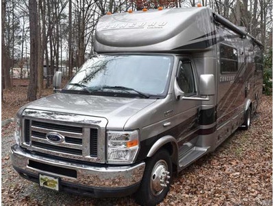 Financing! 2011 31ft. Coachmen Concord 3