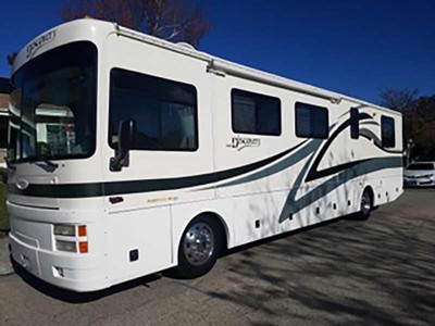 2001 38ft. Fleetwood Discovery w/2 slide