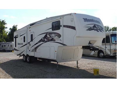 Financing! 2009 34ft. Keystone Montana w