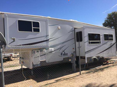2001 33ft. Jayco Designer w/2 slides