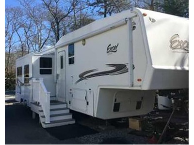 2004 35ft. Peterson Excel w/4 slides