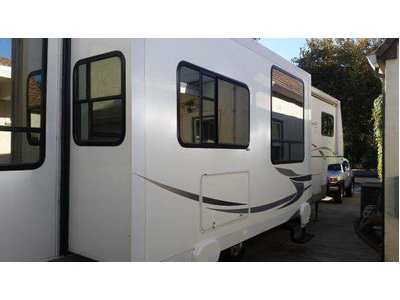 2003 36ft. Alpenlite Portofino w/3 slide