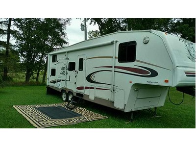 Financing! 2005 29ft. Fleetwood Prowler 