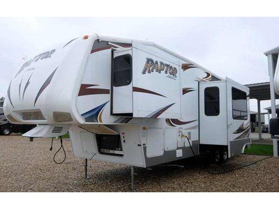 Financing! 2010 36ft. Keystone Raptor w/