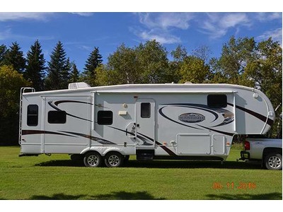 Financing! 2010 35ft. Keystone Montana M