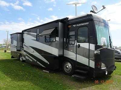 2004 39ft. Fleetwood Excursion w/4 slide