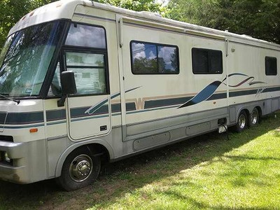 1996 38ft. Winnebago Adventurer w/slide