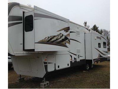 Financing! 2014 38ft. Keystone Montana M