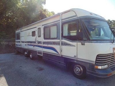 1991 HOLIDAY IMPERIAL MOTOR HOME