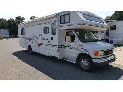 2005 Winnebago Minni-Winnie w/slide
