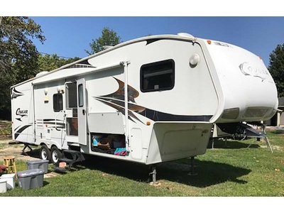 Financing! 2009 33ft. Keystone Cougar w/