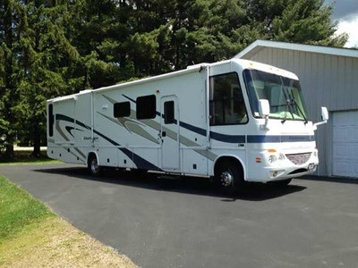 Financing! 2004 Damon Challenger 38ft. w