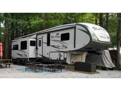 Financing! 2015 Blue Ridge 3025 RL w/3 s