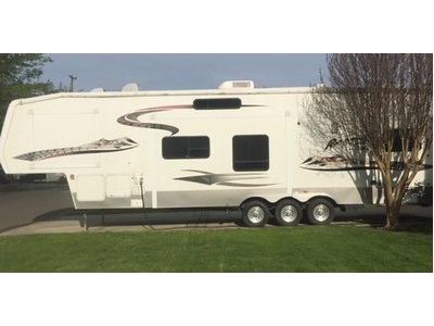 Financing! 2006 Keystone Raptor 3612DS T