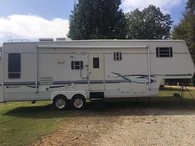 2002 31ft. SonnyBroook Fifth Wheel w/sli