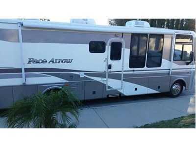 By owner! 2003 38ft. Fleetwood Pace Arro